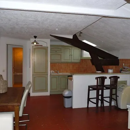 Sleeps 7 Air Con Wifi Daire